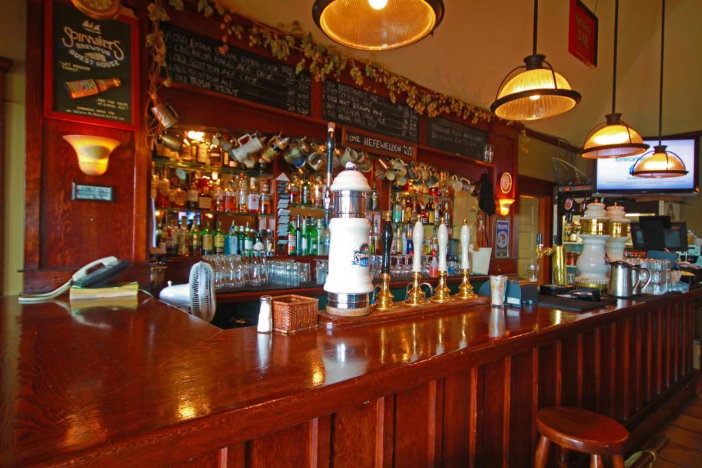 Spinnakers Gastro Brewpub & Guesthouses Victoria Exterior foto