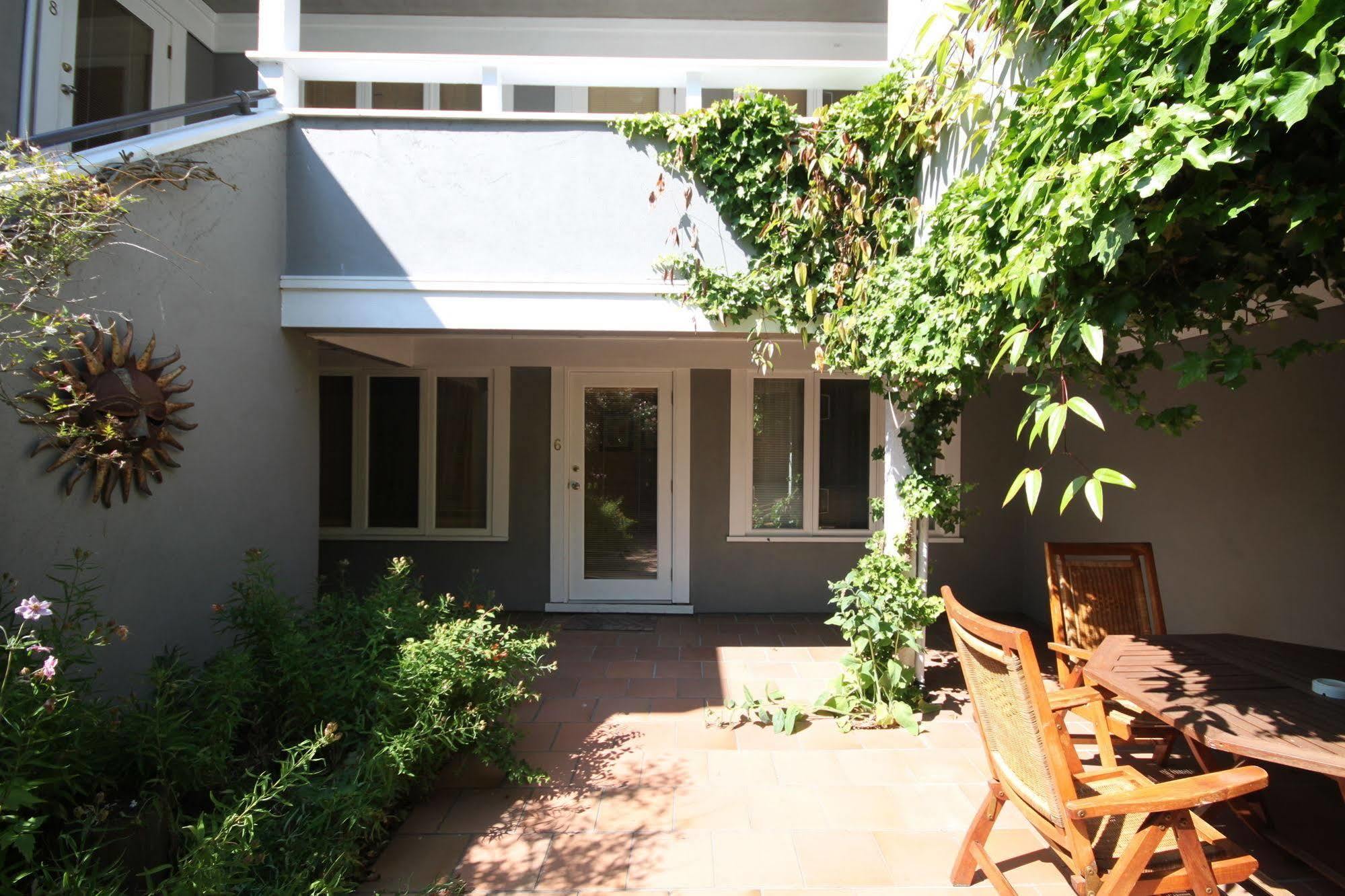 Spinnakers Gastro Brewpub & Guesthouses Victoria Exterior foto